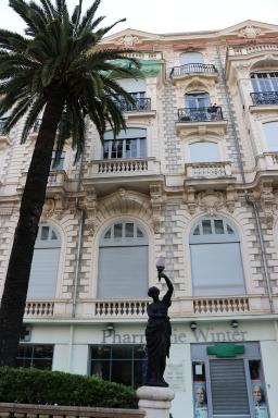 Vue rapprochée des travées courantes de la façade latérale ouest