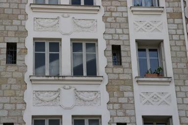 Vue rapprochée sur des travées courantes de l'élévation principale