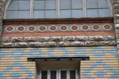 Détail des décors de parement