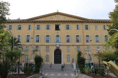 Vue de la faade originelle de l'hpital