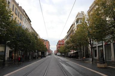 Vue de la perspective urbaine en direction de la place Masséna