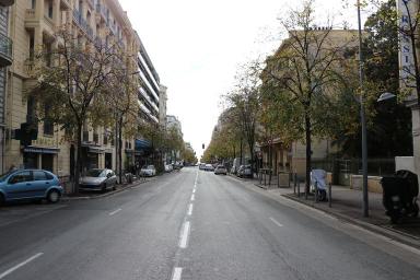 Vue vers le sud et la mer depuis le croisement avec la rue Rossini