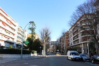 Vue depuis la fin ouest du boulevard en direction de l'est