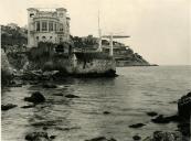 [Le restaurant et tablissement de bains Roc Beach, faade nord-est, vers 1945]