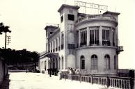 [Le restaurant et tablissement de bains Roc Beach, faade nord, vers 1945-1946]