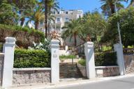 Villa Lyse, faade sur mer et dtail du portail. Parcelle KI0199.