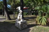 Statue de femme dans le parc Vigier.