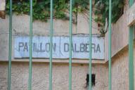Dtail de la plaque qui mentionne l'apellation du pavillon Dalbra.
