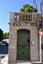 Porte de la Villa Helios situe au croisement du boulevard Carnot et de l'avenue Urbain Bosio. Porte condamne.