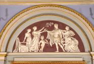 Dessus-de-porte orné d'un relief en gypserie.