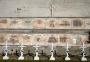 Carr de Verdun. Mur  enfeus contenant les dpouilles de citoyens britanniques dcds entre le 13 dcembre 1923 et le 29 mars 1925.