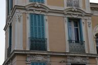Détail d'un étage carré avec modénatures
