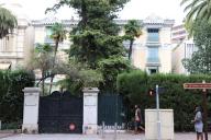 Vue générale de la maison et de sa façade urbaine orientée au sud