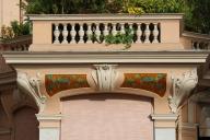 Détail d'un des décors présents sur les façades