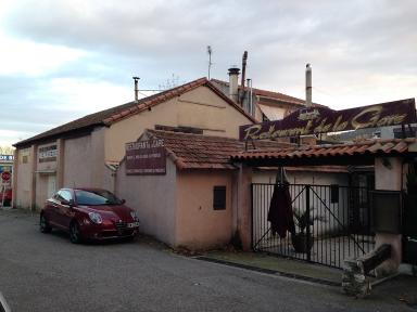 Vue de la faade arrire avec entre du restaurant, impasse du stade