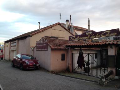 Vue de la faade arrire avec entre du restaurant, impasse du stade