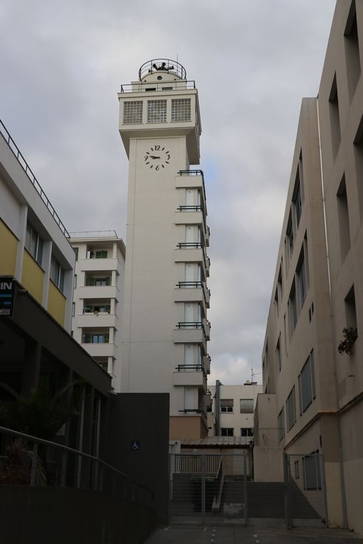 Vue de la tour d'exercice depuis le sud  partir de la rue de France