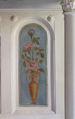 Autel de la Vierge. Face de l'autel orne d'un dcor peint imitant la mosaque.