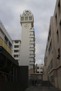 Vue de la tour d'exercice depuis le sud à partir de la rue de France