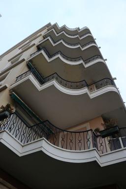 Détail de traitement des balcons à l'angle sud-ouest