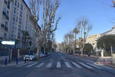 Vue générale du boulevard en direction de l'ouest