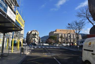Vue du débouché sur la place Jean Moulin