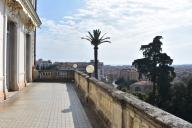 Vue depuis la terrasse du deuxime tage reposant sur la loggia adosse  la faade ouest de la Villa Il Paradiso.
