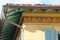 Détail d'un décor peint sous l'égout débordant