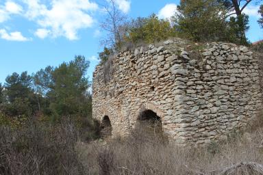 Ruines de deux fours  chaux situes sur la parcelle d' ct