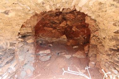 Intérieur d'un des deux fours à chaux en ruine
