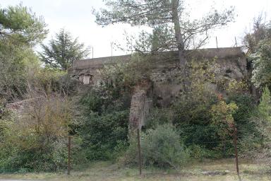 Vue d'ensemble des ruines des fours à chaux.