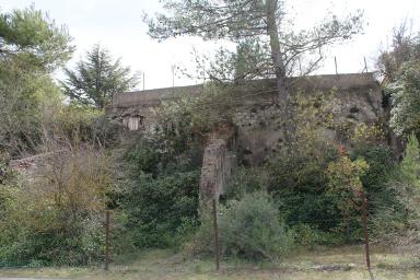 Vue d'ensemble des ruines des fours  chaux.