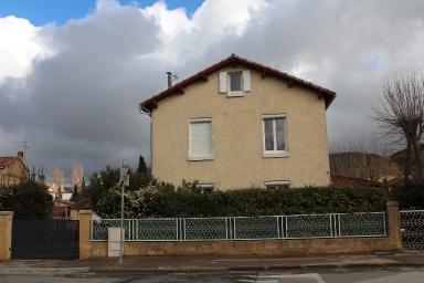 Logement ouvrier au n4 Avenue Nollie Bonifay