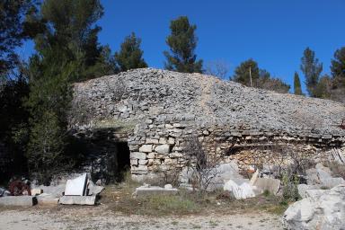 Vue d'une des deux citernes construites sur la carrire Gambi