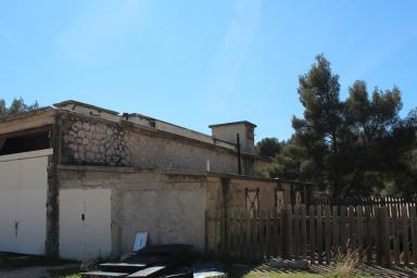 Façade du local technique de la carrière Solvay