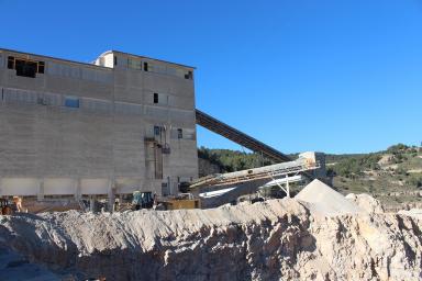 Vue d'ensemble de la carrière exploitée par Lafarge Granulats France depuis 1954