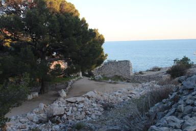 Ruine d'un bâtiment de la carrière Chauvet
