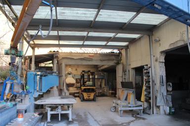 Atelier de découpe de la marbrerie LITTERI
