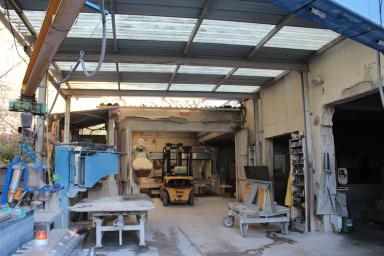 Atelier de dcoupe de la marbrerie LITTERI