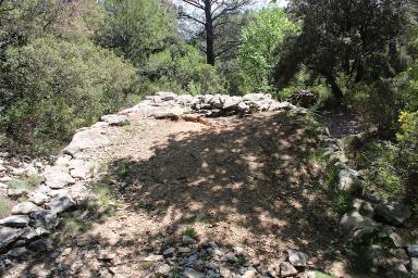 Vue de dessus du four à cade du Jas de Frédéric