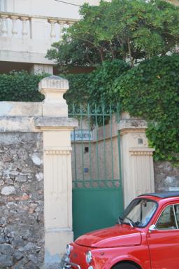 Pavillon Dalbera, portail piton