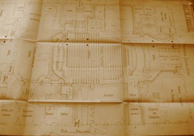 Plan du rez-de-chausse de l'lot Donadei en 1956. L'entre du cinma Varits sur le boulevard Victor Hugo se situe  droite de la reproduction du plan. L'on remarque,  gauche, la salle de cinma Edouard VII, qui ouvrait sur la rue Marchal-Joffre. 