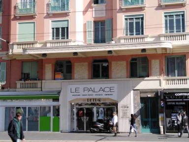Cinéma L'esplanade (aujourd'hui salle de spectacle), façade sur la place de l'armée du Rhin en 2019.