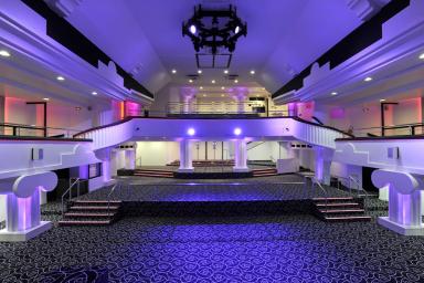 Cinéma L'Esplanade (aujourd'hui salle de spectacle le Palace), vue vers l'entrée (fond de la salle).