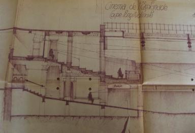 Cinéma L'Esplanade, coupe longitudinale de la salle, détail, demande de permis de construire, Honoré Aubert architecte, mai 1929 (cote 36 W 29). De gauche à droite : la caisse, l'accès vers le balcon, l'accès vers le bar.