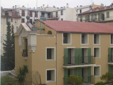 L'ancien cinéma Odéon transformé en appartements, détail du fronton décoratif, 2010