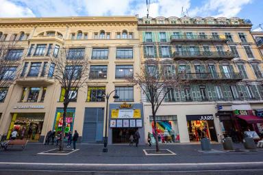 Cinéma Paris Palace. L'entrée sur l'avenue Jean-Médecin en 2019
