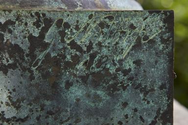 Dtail de l'inscription sur la base du premier vase : G NATORP 1888.