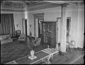 Orlamonde du temps de Maurice Maeterlinck, salon du premier tage, Andr Kertsz photographe, 1933 (cote 72l002692)
