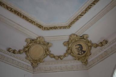 Salon Charles Nègre, détail de l'angle de la corniche.